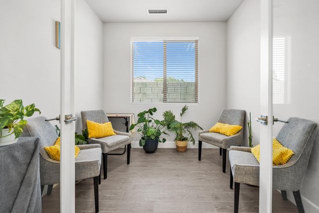 2433 E Rockwell Drive, Fresno, CA 93720