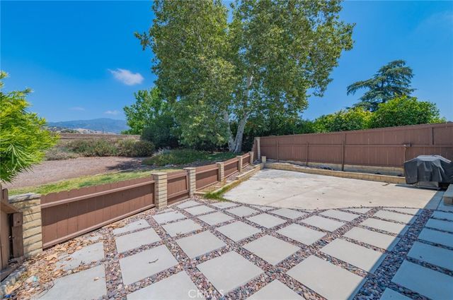 411 Champlain Dr, Claremont, CA 91711