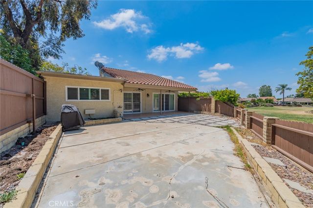 411 Champlain Dr, Claremont, CA 91711