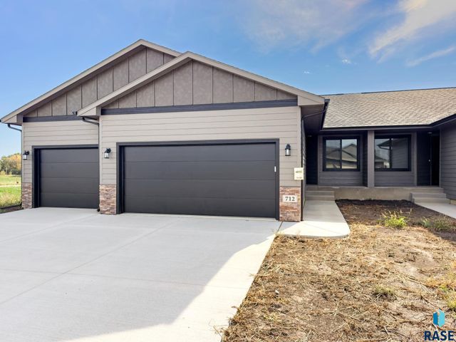 712 N Independent St Street, Lennox, SD 57039