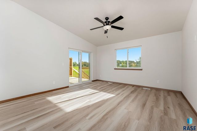 712 N Independent St Street, Lennox, SD 57039