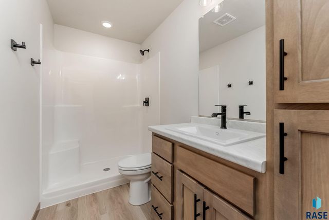 712 N Independent St Street, Lennox, SD 57039