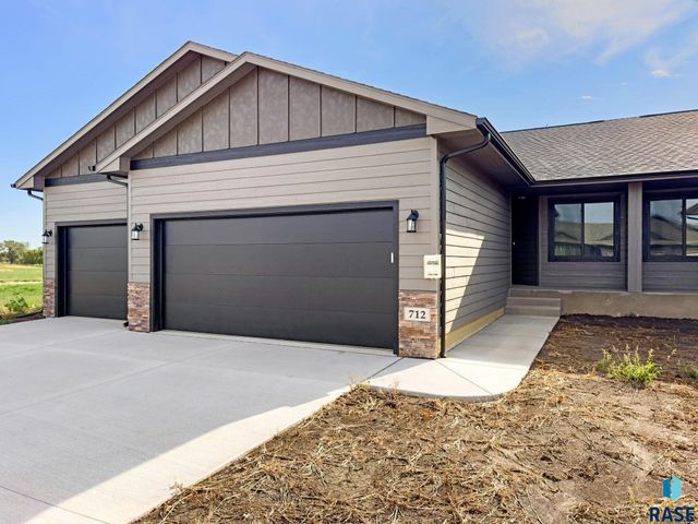 712 N Independent St Street, Lennox, SD 57039