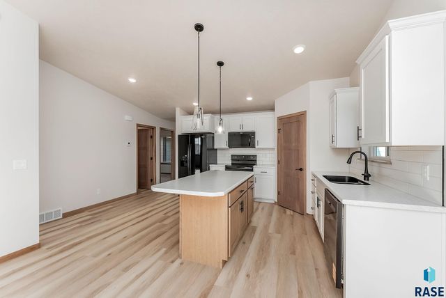 712 N Independent St Street, Lennox, SD 57039