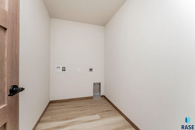 712 N Independent St Street, Lennox, SD 57039