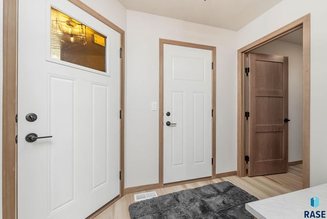 712 N Independent St Street, Lennox, SD 57039