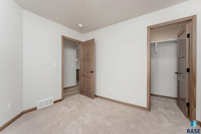 712 N Independent St Street, Lennox, SD 57039