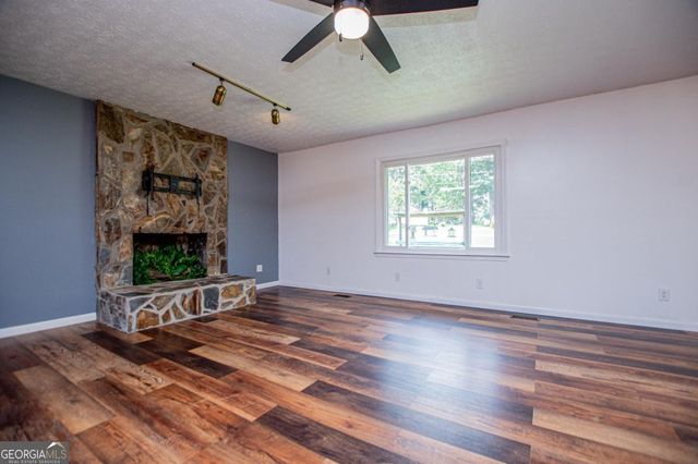 235 E Knight Drive, Carrollton, GA 30116