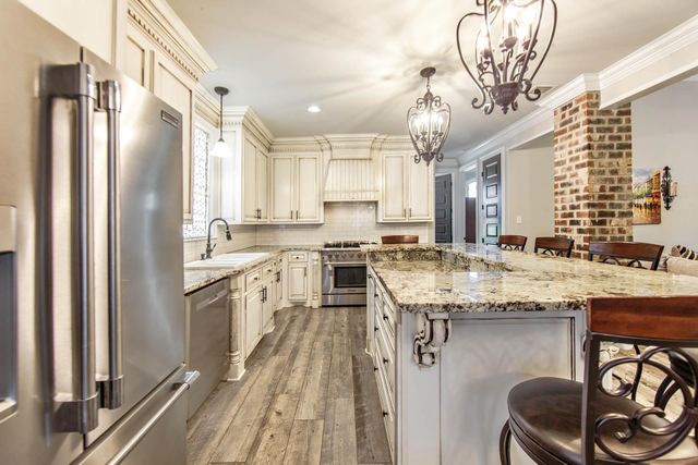 411 Sugar Highland Boulevard, Houma, LA 70360