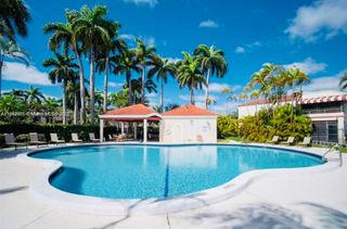 20300 NE 3rd Ct 6, Miami, FL 33179