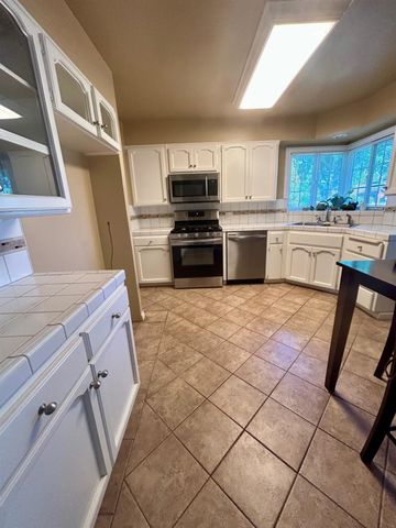 1410 Winter Street, Kingsburg, CA 93631