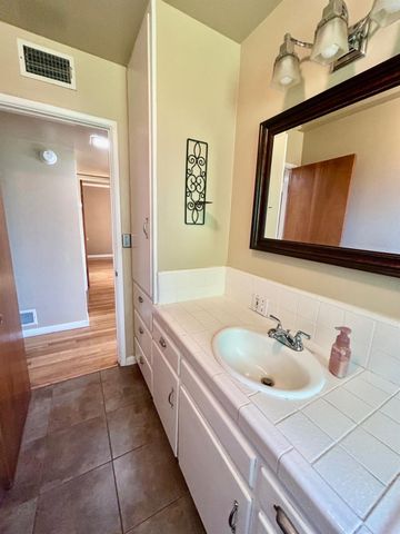 1410 Winter Street, Kingsburg, CA 93631
