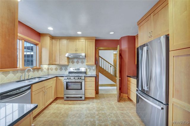 30 Bentham Parkway, Amherst, NY 14226