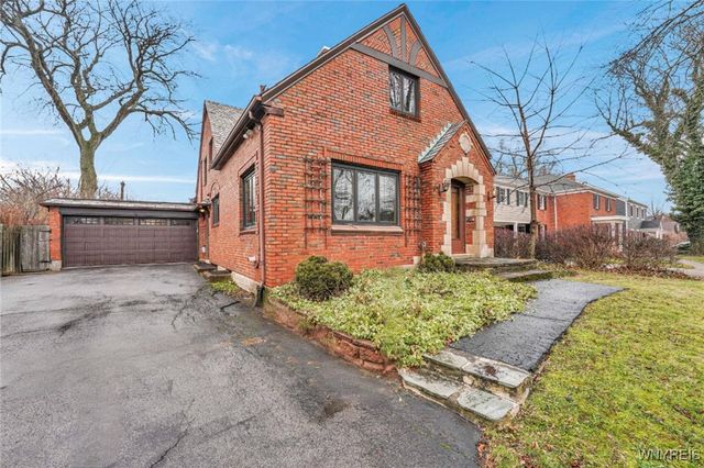 30 Bentham Parkway, Amherst, NY 14226