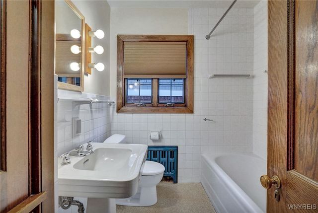 30 Bentham Parkway, Amherst, NY 14226