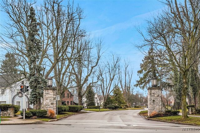 30 Bentham Parkway, Amherst, NY 14226