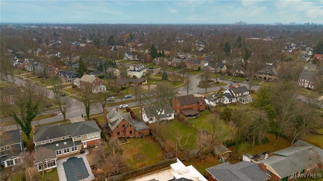 30 Bentham Parkway, Amherst, NY 14226