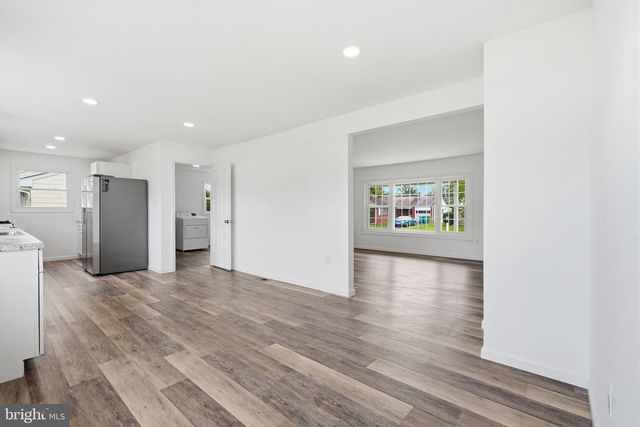 908 OLD ORCHARD LN, Bristol, PA 19007