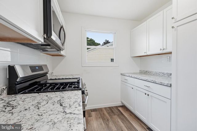 908 OLD ORCHARD LN, Bristol, PA 19007