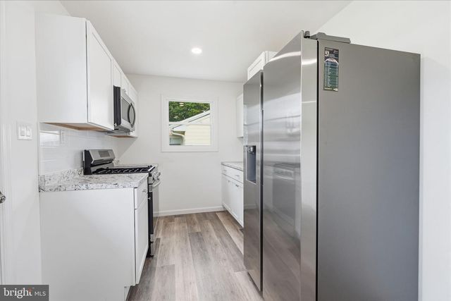 908 OLD ORCHARD LN, Bristol, PA 19007