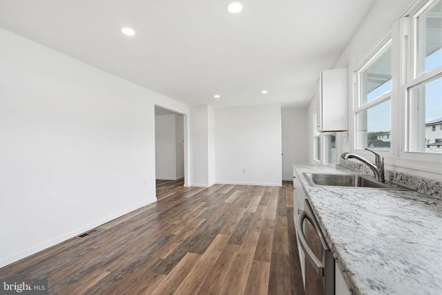 908 OLD ORCHARD LN, Bristol, PA 19007
