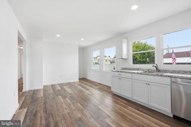 908 OLD ORCHARD LN, Bristol, PA 19007