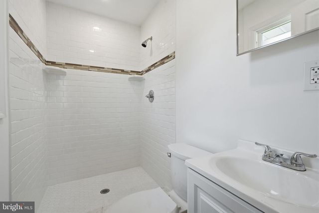 908 OLD ORCHARD LN, Bristol, PA 19007