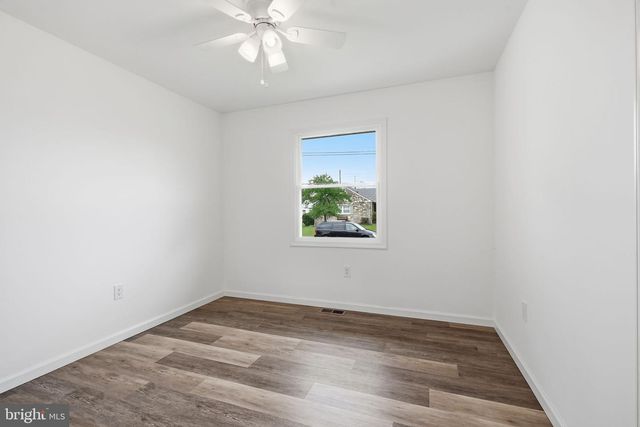 908 OLD ORCHARD LN, Bristol, PA 19007
