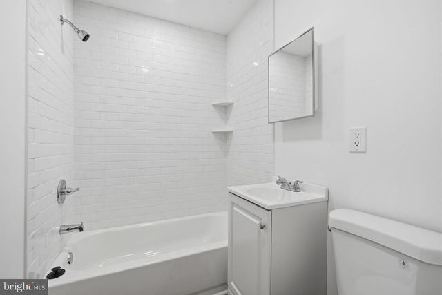 908 OLD ORCHARD LN, Bristol, PA 19007