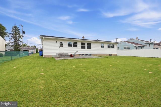 908 OLD ORCHARD LN, Bristol, PA 19007