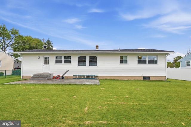 908 OLD ORCHARD LN, Bristol, PA 19007