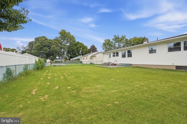 908 OLD ORCHARD LN, Bristol, PA 19007