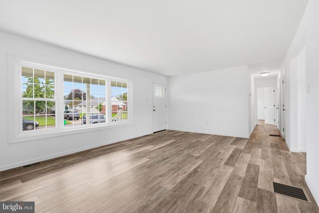 908 OLD ORCHARD LN, Bristol, PA 19007