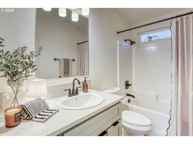 810 Se BEAVER St, Toledo, OR 97391