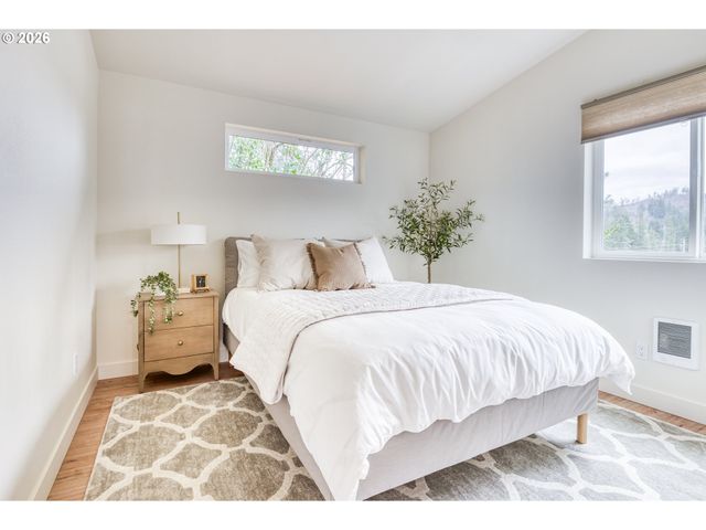 810 Se BEAVER St, Toledo, OR 97391