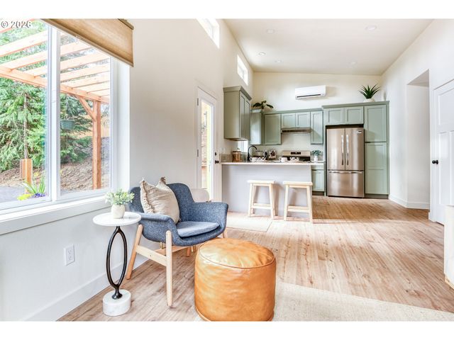 810 Se BEAVER St, Toledo, OR 97391