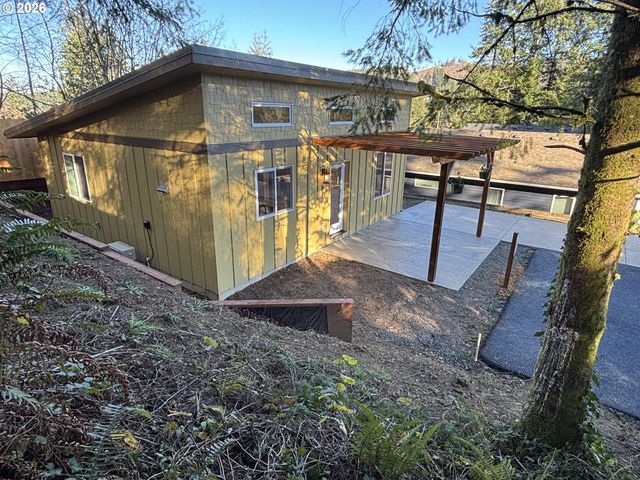 810 Se BEAVER St, Toledo, OR 97391