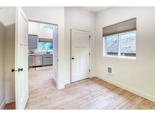 810 Se BEAVER St, Toledo, OR 97391