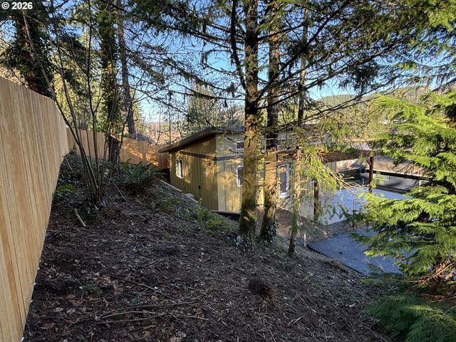 810 Se BEAVER St, Toledo, OR 97391