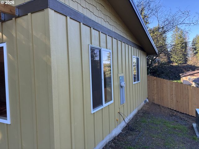 810 Se BEAVER St, Toledo, OR 97391