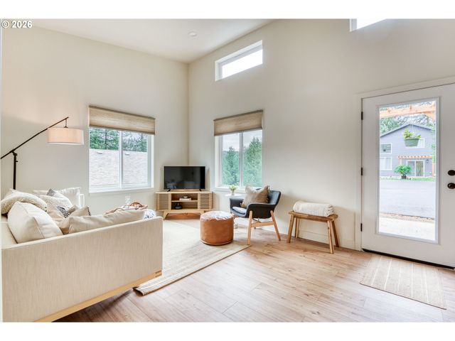 810 Se BEAVER St, Toledo, OR 97391