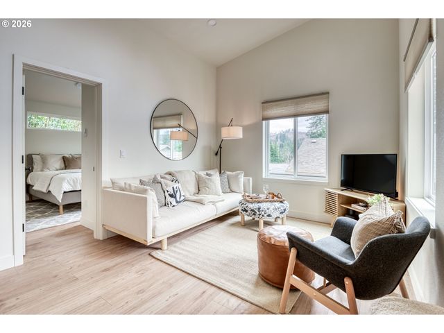 810 Se BEAVER St, Toledo, OR 97391