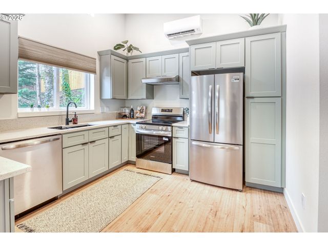 810 Se BEAVER St, Toledo, OR 97391