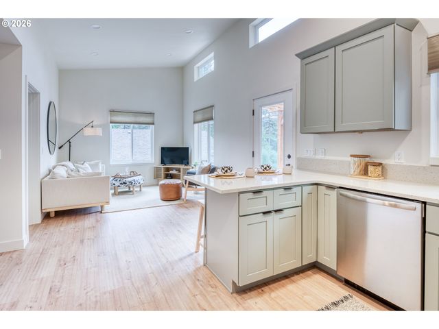 810 Se BEAVER St, Toledo, OR 97391