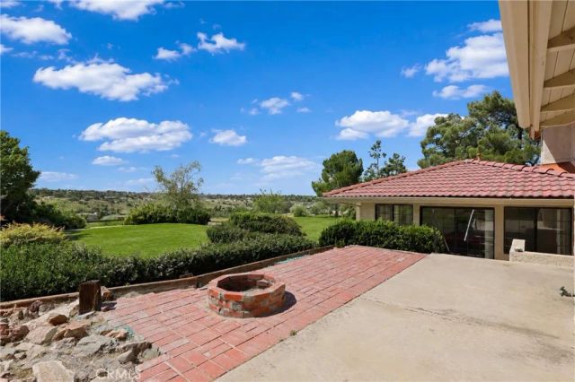 16810 Danbury, Hesperia, CA 92345