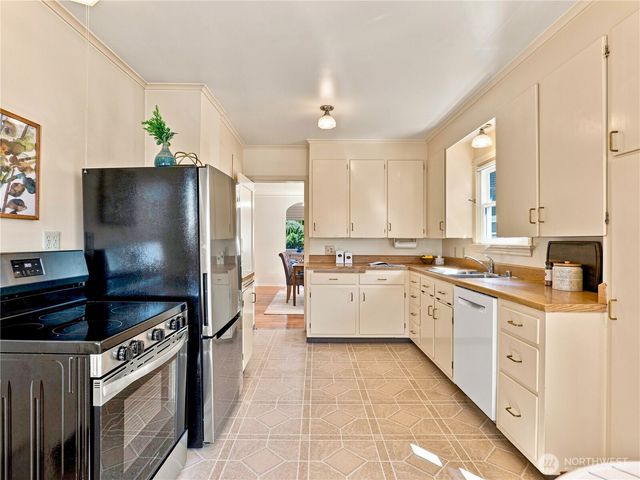 7719 Ashworth Avenue N, Seattle, WA 98103