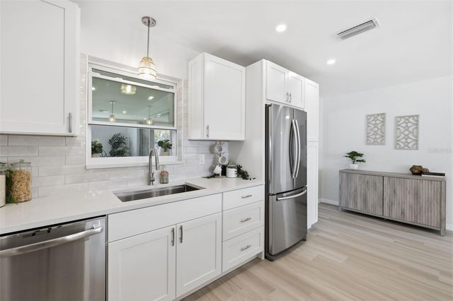 1027 27TH AVENUE S, St Petersburg, FL 33705