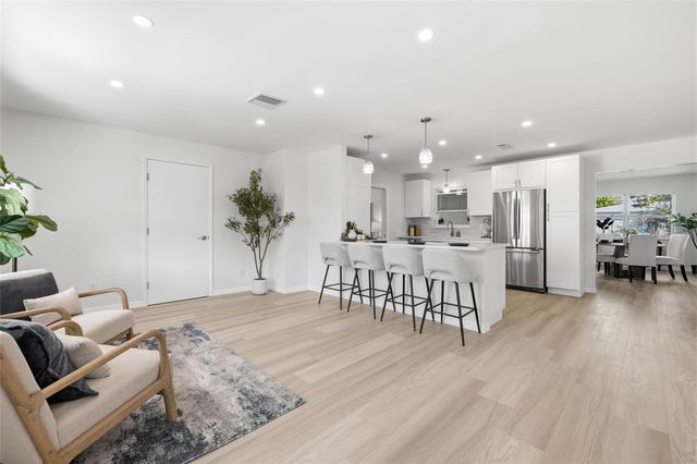 1027 27TH AVENUE S, St Petersburg, FL 33705