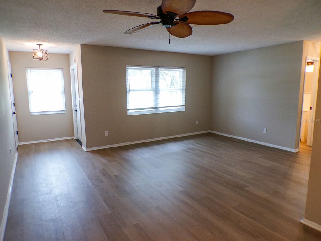 Image 12 of property listing at 1622 17TH STREET E, Bradenton, FL 34208