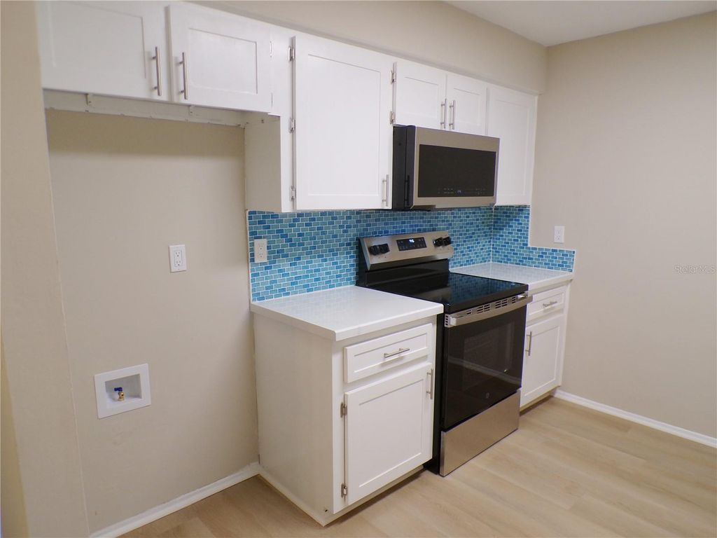 Image 17 of property listing at 1622 17TH STREET E, Bradenton, FL 34208